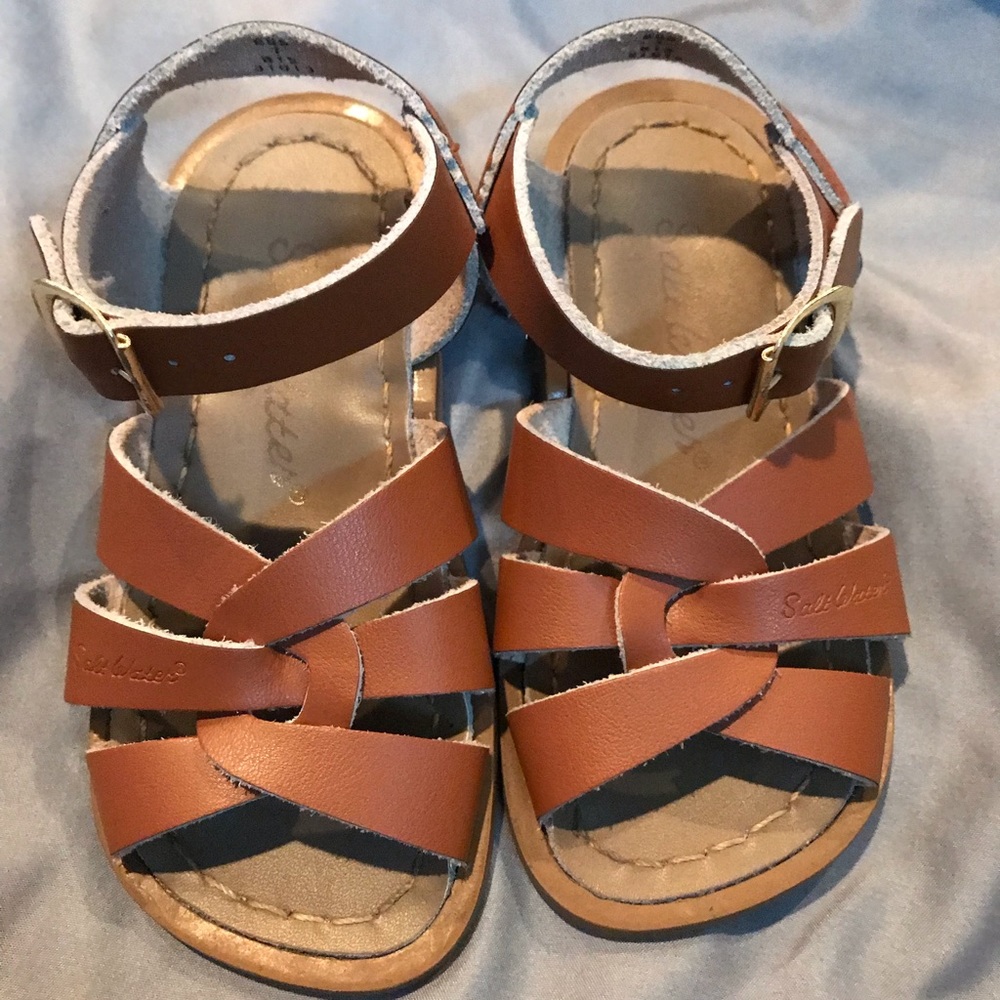 Salt water sandals bundle like new EEUC
